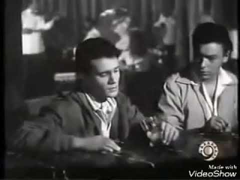 عبد الحليم حافظ اغنية تخونوه كلمات اسماعيل الحبروك ألحان بليغ حمدى إنتاج سنه 1957