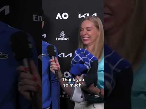 Barbara Schett stole Novak Djokovic’s towel and was NOT letting go! 😅🎾 #AustralianOpen 🇦🇺