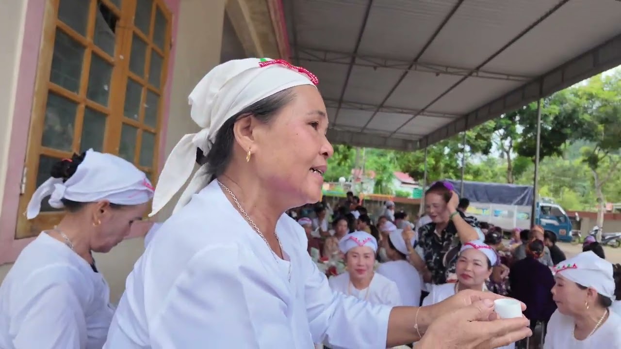 Trang phục truyền thống người Thổ khoe sắc giữa núi rừng-tạo nên vẻ đẹp đậm đà bản sắc quê hương