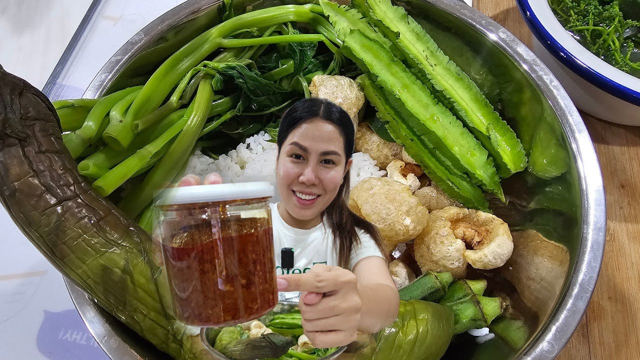 วันนี้กินข้าวกับน้ำพริกเผากะปิสูตรพม่าขยำข้าวกินคือแซ่บมากอร่อยไม่ติดหวาน หอมกุ้งมากๆค่ะ