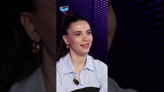 Bir Gece Masalının Efsanesi İlayda Aydın Setin En Entelektüeli Emel Çölgeçen