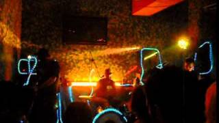 nutune fru-frú