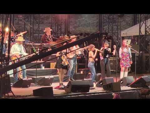 The Highwomen at the Gorge 2023, featuring Amanda Shires- Hurricane Cover