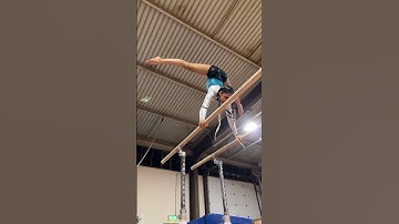 On the parallel bars #libertybarros #themostflexiblegirlintheworld #gymnast #dancer #flexible #gym