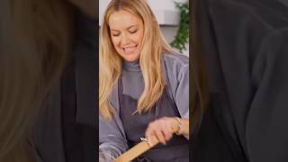 Kate Hudson Learns Soft Pretzels 🥨🔥