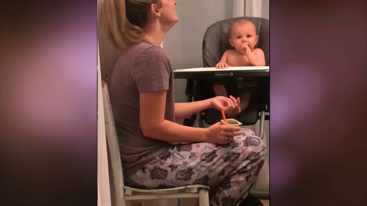 Мама рассмешила... Заразительный смех ребёнка - YouTube