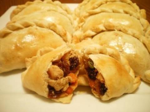 How do you make a Filipino-style empanada?