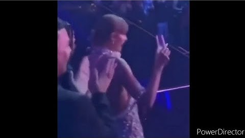 Bebe Rexha and Taylor Swift enjoying BlackPink
