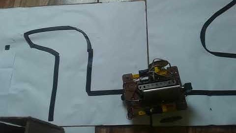 Robô seguidor de linha e que desviar de obstáculo.