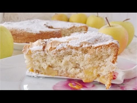 Шарлотка в мультиварке с бананом и яблоками