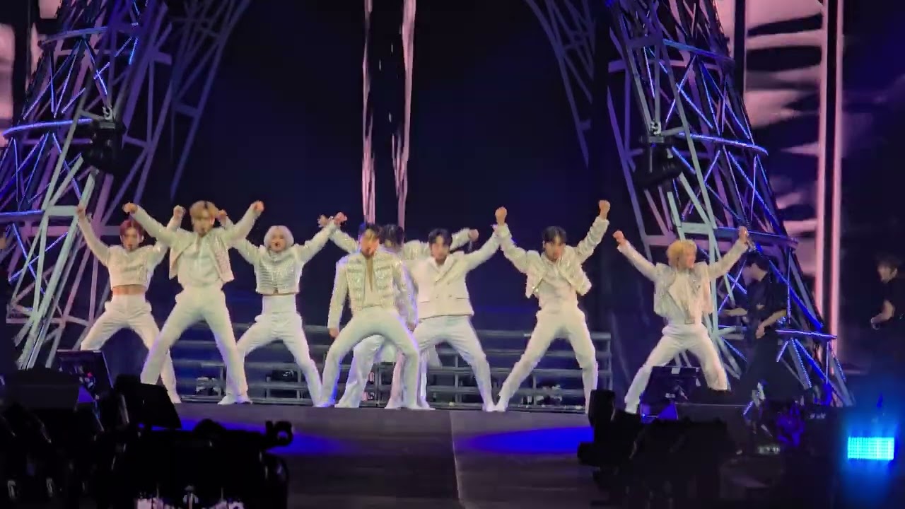 Ateez - Crazy form / TOWARDS THE LIGHT: WILL TO POWER in Köln 2025