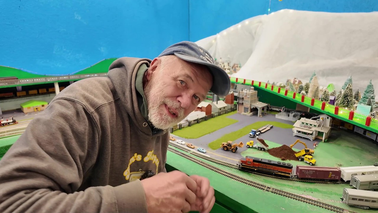 В город приезжает столь необходимый бизнес... Макет железной дороги масштаба HO