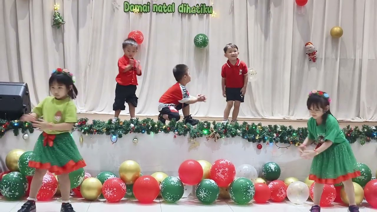 Jace isi acara Natal bersama tmn2 nya