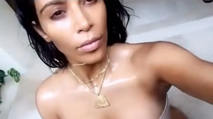 Kim Kardashian TWERKS With Bare Butt Up Close In M...
