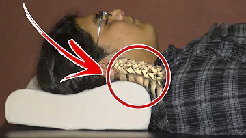 ¿Qué parte del cuello debe estar sobre la almohada?