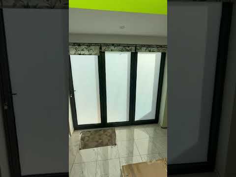 Pintu Lipat London Ditransformasi dengan Film Pintar PriviFilm®