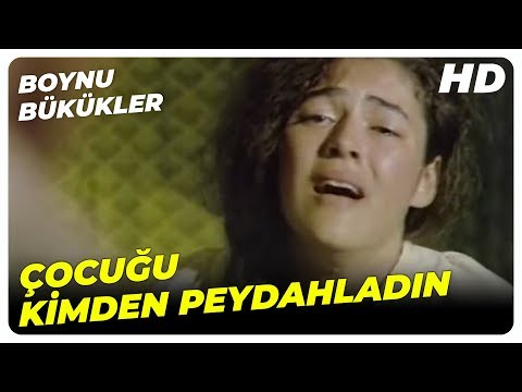 Boynu Bükükler - Kemal, Emrah'ın Annesini Evden Kovdu! | Küçük Emrah Eski Türk Filmi