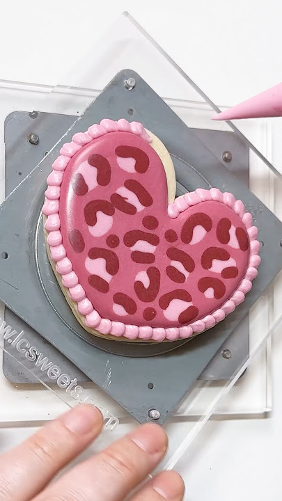 How many times a day does your heart beat? #cookiedecorating #satisfying