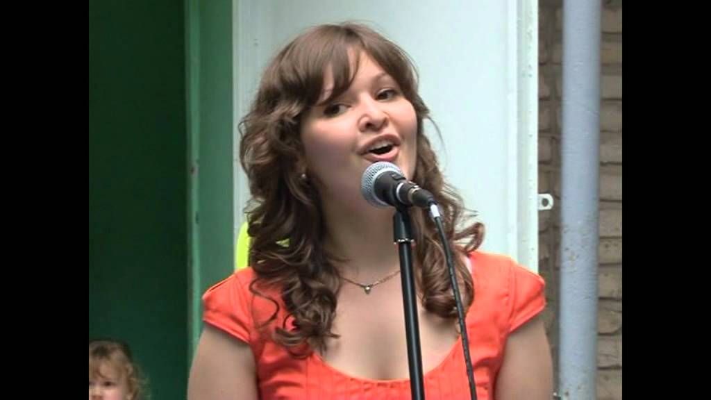 Вика цой. Песня перемен поет. Путинцой. Песня перемен поет. Песня перемен поет.