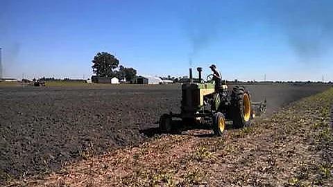 John Deere 730 diesel plowing