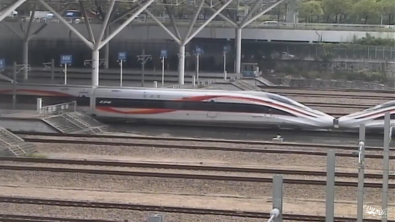 【Edward】全损音质 老式录像机拍摄深圳北站高铁列车进出站