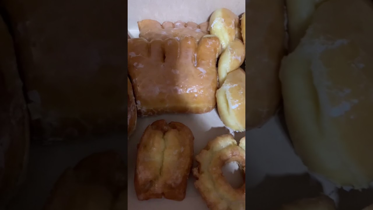 🍩🍩 DONUTS BEAR CLAW GLAZED SOUR CREAM GLAZED APPLE FRITTER 🍩🍩 YouTube