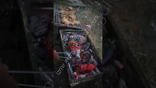 Izmir İnci̇raltinda Mangal