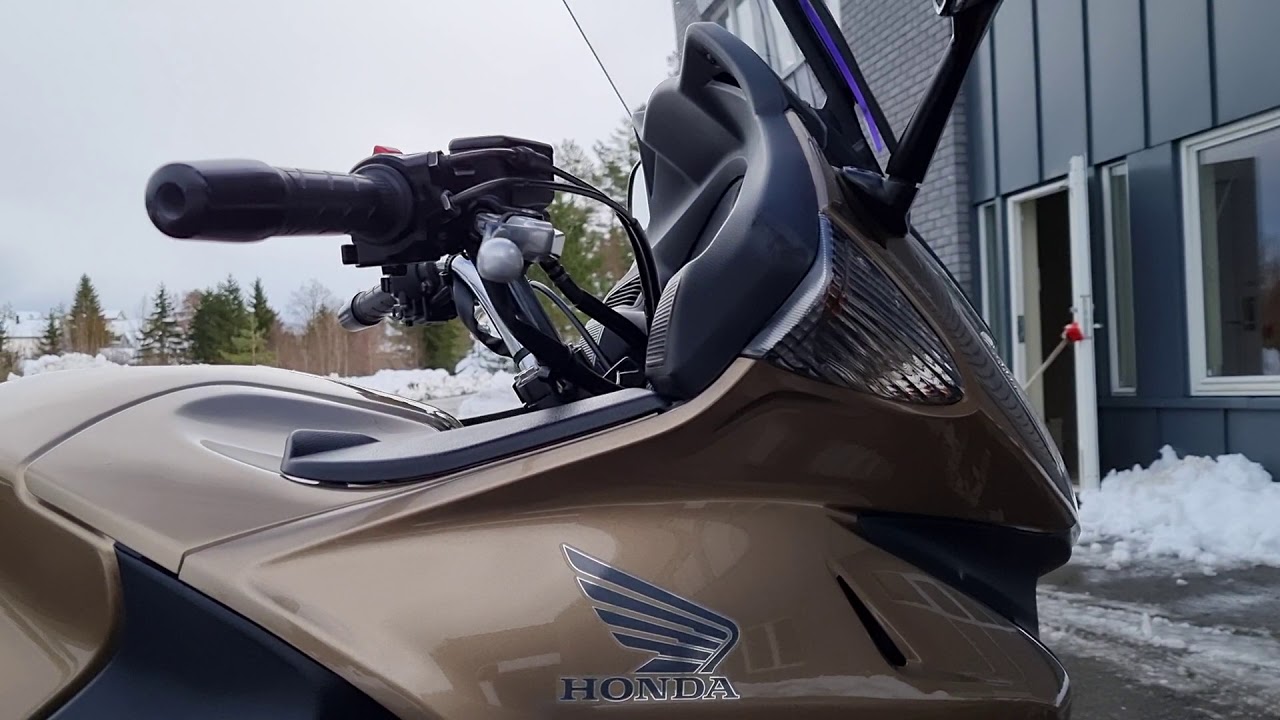 2007 Honda NT700V Deauville cold engine start and walkaround