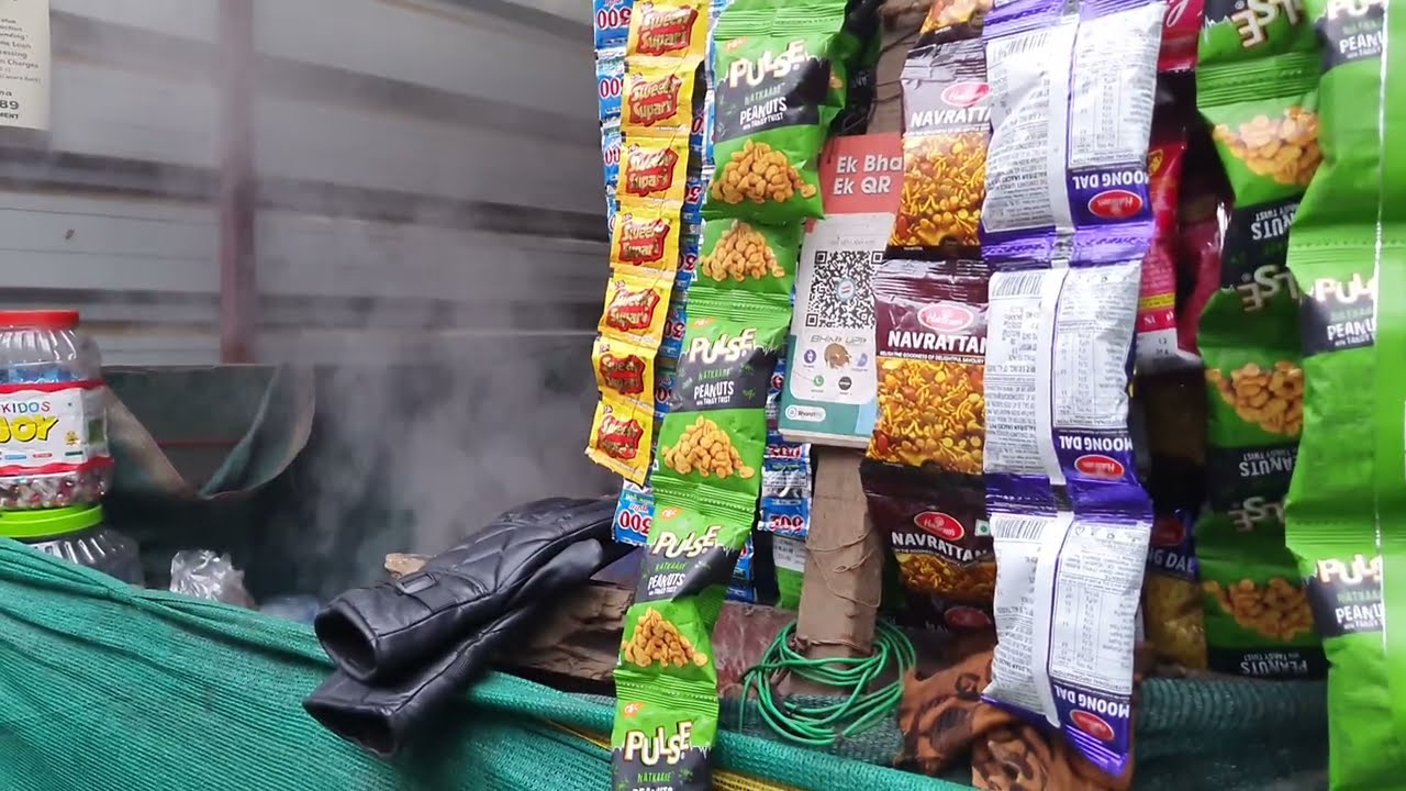 Dense fog engulfs Noida