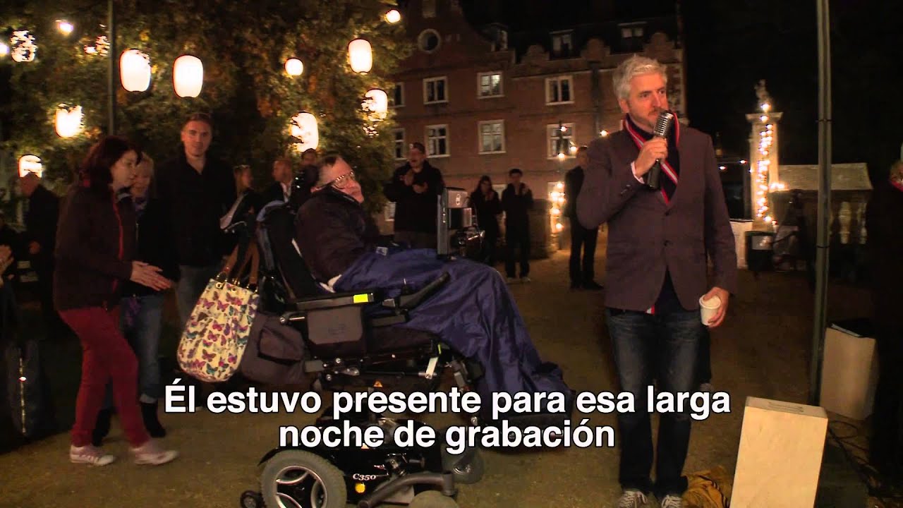 La Teoría del Todo - Clip Stephen Hawkings visita set