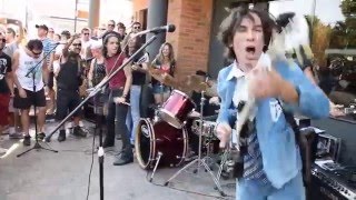 Banda Dirty Jack (AC/DC Cover) no Encontro de Dodge - O Conde Barbearia - Jundiaí 16/04/16