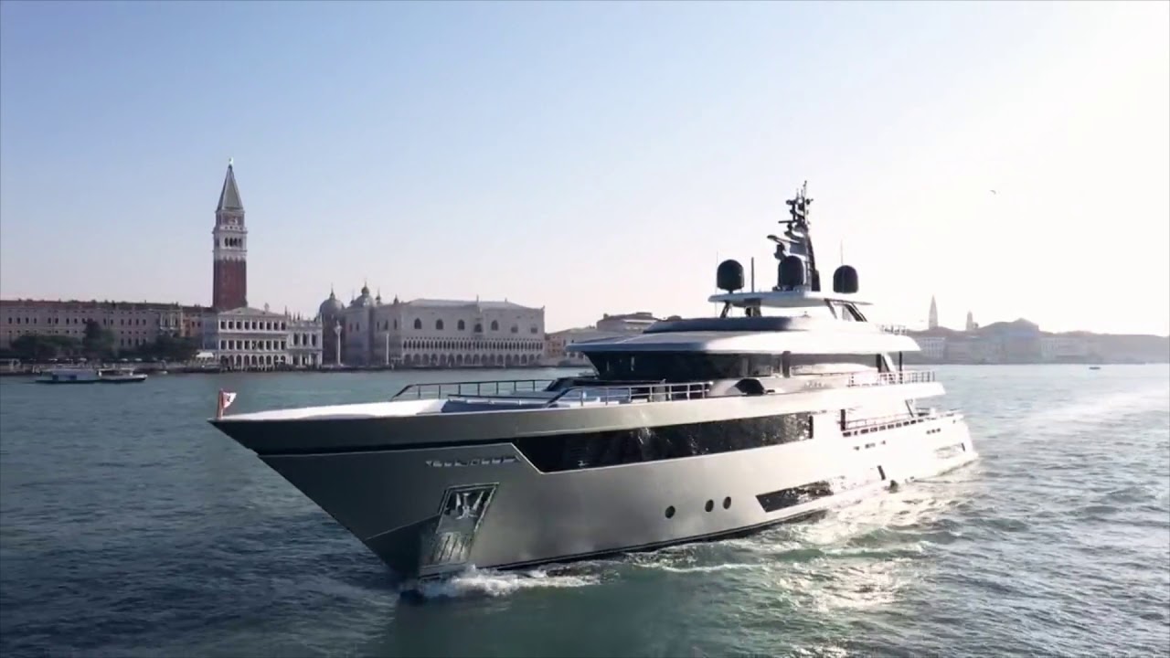 yacht in navigazione