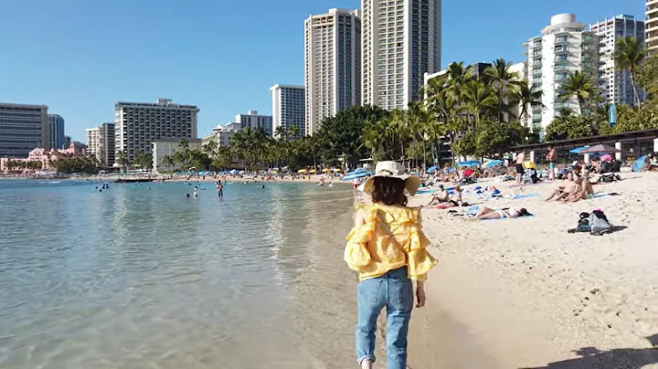 Kuhio Beach Park in Honolulu - 4K Walk
