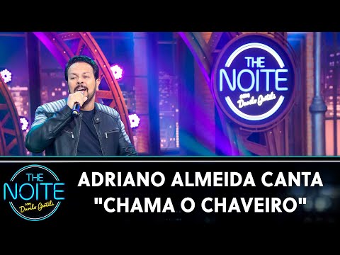 Adriano Almeida canta "Chama o Chaveiro" | The Noite (08/11/21)
