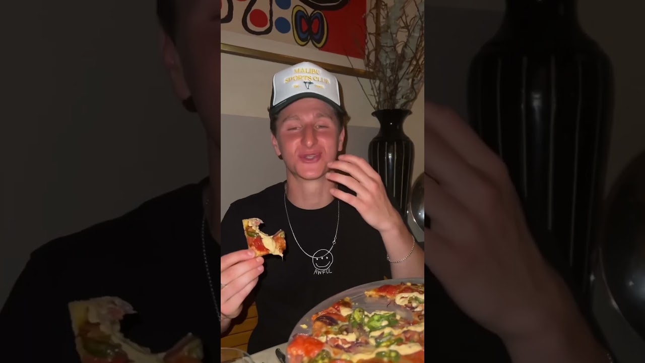 Although deep dish pizza isnt real pizza I gotta hand it to Chicago for this thin crust #pizza