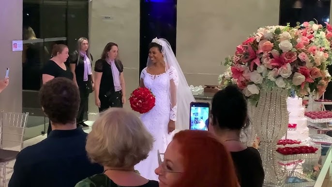 👰🏻 Imagina só você casar num dia e no outro lançar sua primeira música  nas plataformas digitais 💌Pois foi o que aconteceu com Thayse Portela,  casada, By ONErpm Gospel