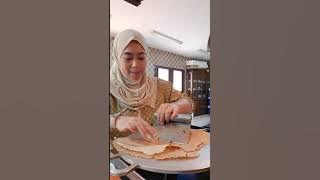 خبز رقاق ROTI  EMIRATI / KHUBUZ REGAG..           #khubuz_regag  #خبز  #خبز_رقاق  #خبز_الإماراتي