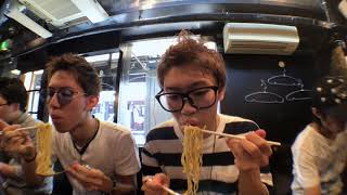 らーめんを食べるスカイピース