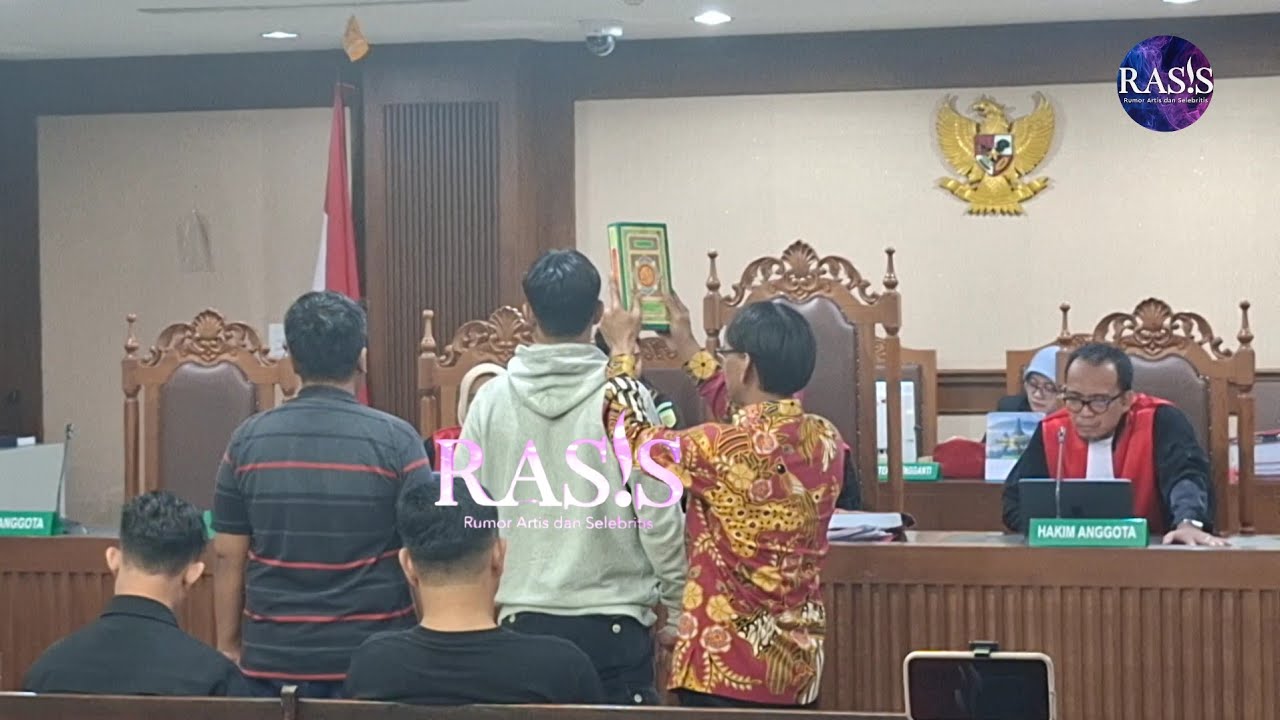 DISUMPAH SAKSI YANG B A P AMMAR ZONI DIRUANG SIDANG INI PERYATANANYA DIDEPAN HAKIM 