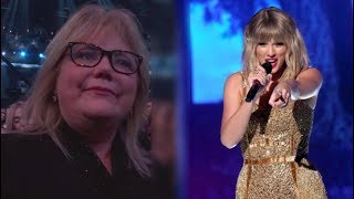 Taylor Swift Brings Her Mom to Tears During 2019 American Music Awards Speech