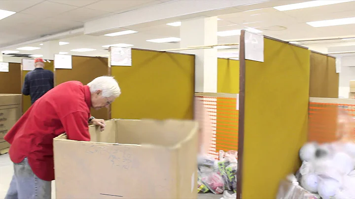 Bruce Roberts Toy Fund: Volunteers help in Warehouse