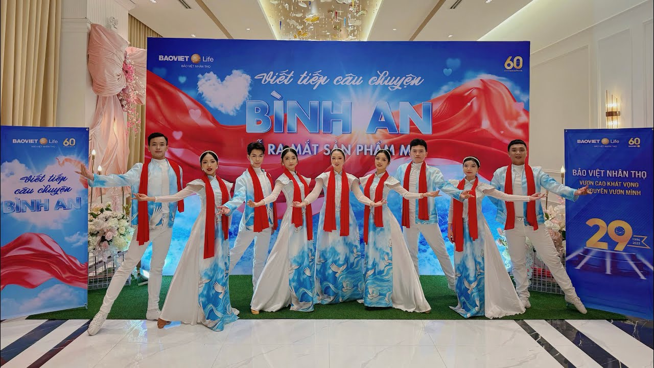 Múa : Viết tiếp câu chuyện hoà bình - Xchange Crew