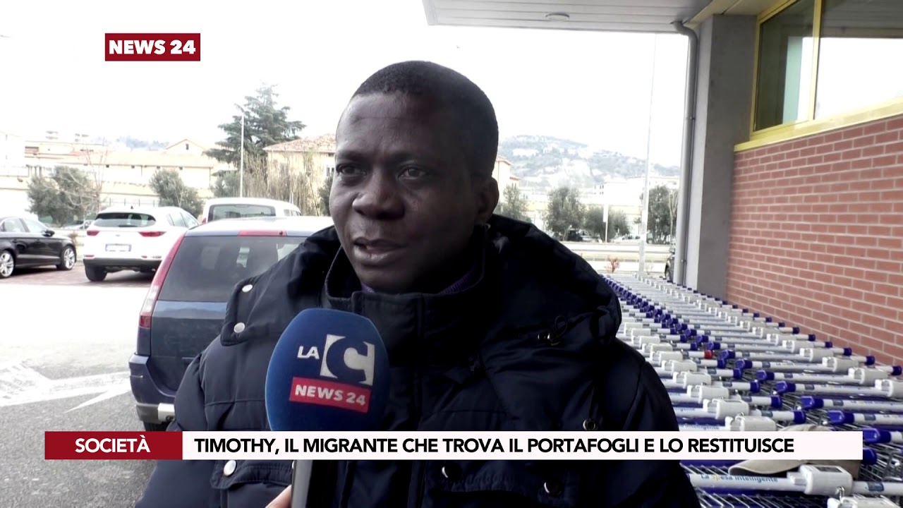 notizie del giorno TIMOTHY, IL MIGRANTE CHE TROVA IL PORTAFOGLI E LO RESTITUISCE