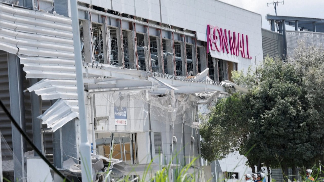 Emergency Crews Search Shopping Mall For Japan Earthquake Survivors