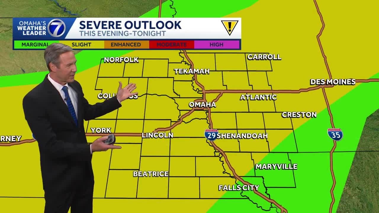 Storm chance tonight in Omaha - YouTube