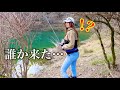 人里離れたダムで出会った釣り人に声をかけられて・・・