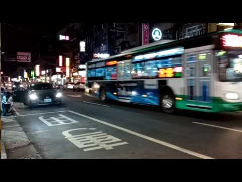985路線公車行經捷運輔大站(建國一路)(西元2021年05月14日)