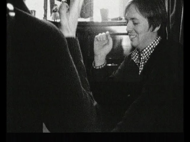 Mira The Clientele - House on Fire (Official Video) en YouTube Mira The Clientele - House on Fire (Official Video) en YouTube