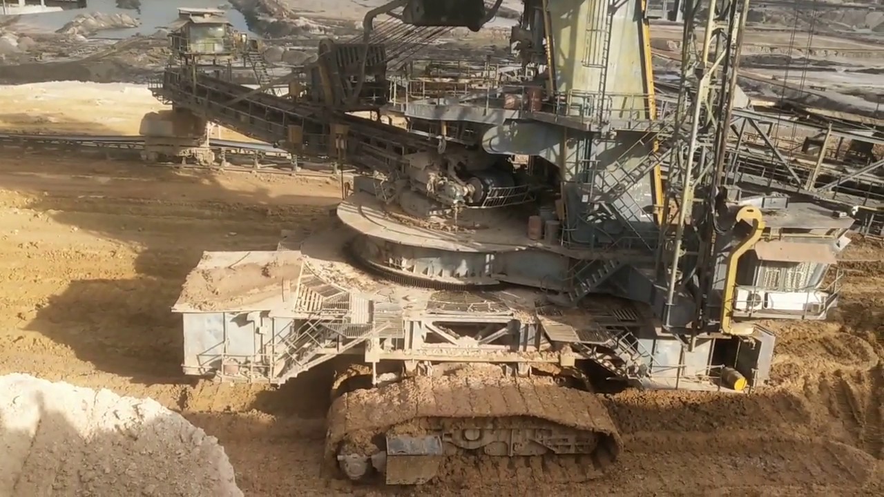 Swing And Moving Action Of bucket wheel excavator