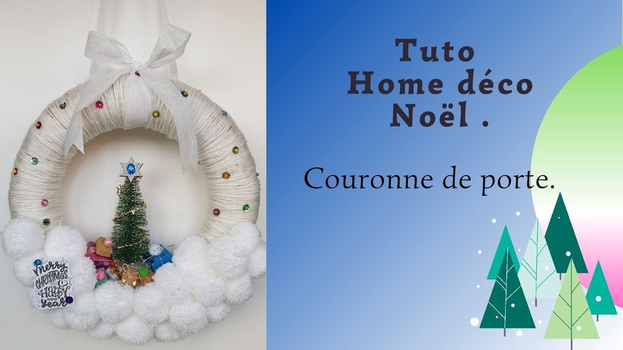 Guirlande De Noël Avec Des Fleurs De Poinsettia, Des Cloches Et Un Arc